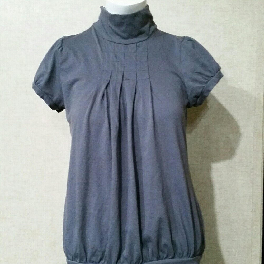 Gray High Neck Top by Weavers Size Large